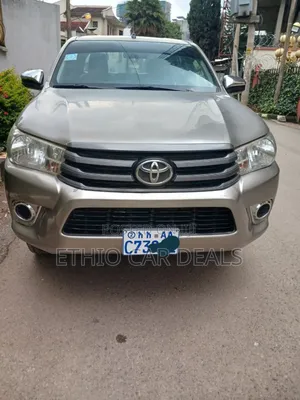 Photo - Toyota Hilux 2017 Gold