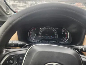 Toyota RAV4 2021 Green