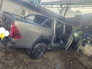 Toyota Hilux 2021 Beige