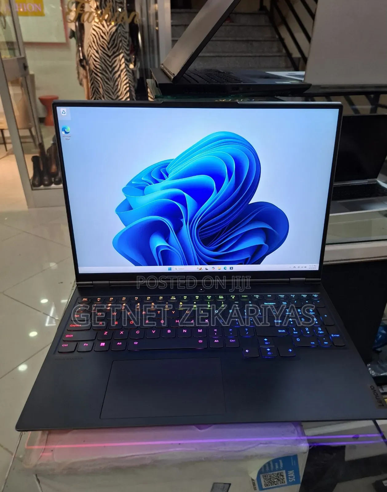 New Laptop Lenovo Legion 7 16GB AMD Ryzen 9 SSD 1T