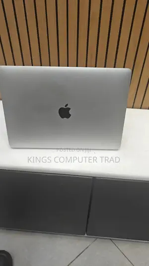 Photo - New Laptop Apple MacBook Pro 2020 16GB Apple M1 Pro SSD 512GB