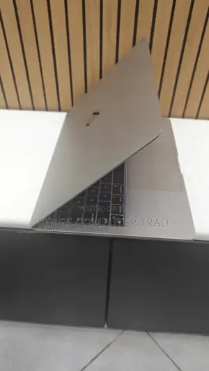 New Laptop Apple MacBook Pro 2020 16GB Apple M1 Pro SSD 512GB