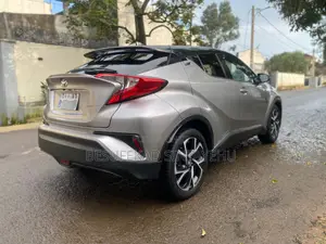 Toyota C-HR XLE FWD 2019 Silver