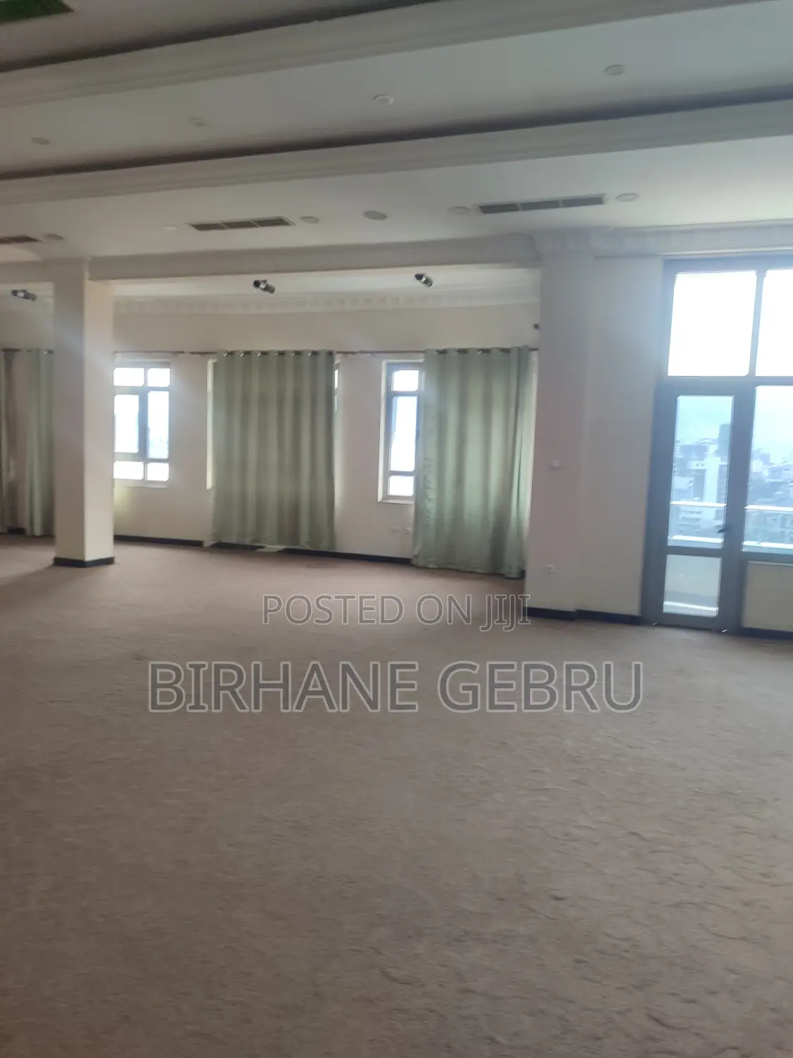 Space Luxury Apartiment Rent for Office