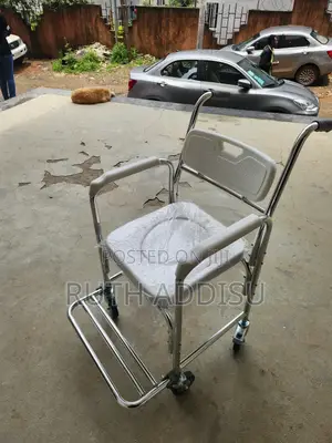 Photo - Wheelchair Four Wheel Medical衫軍strong Medical Wheelchair New
