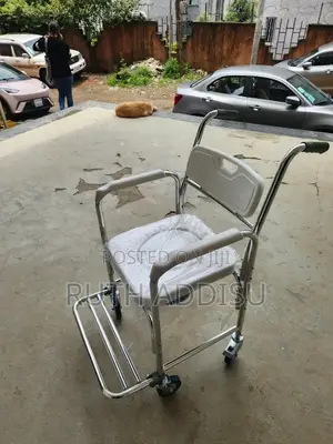 Photo - Commode Wheelchair肇始removable Popo Commode Wheelchair New