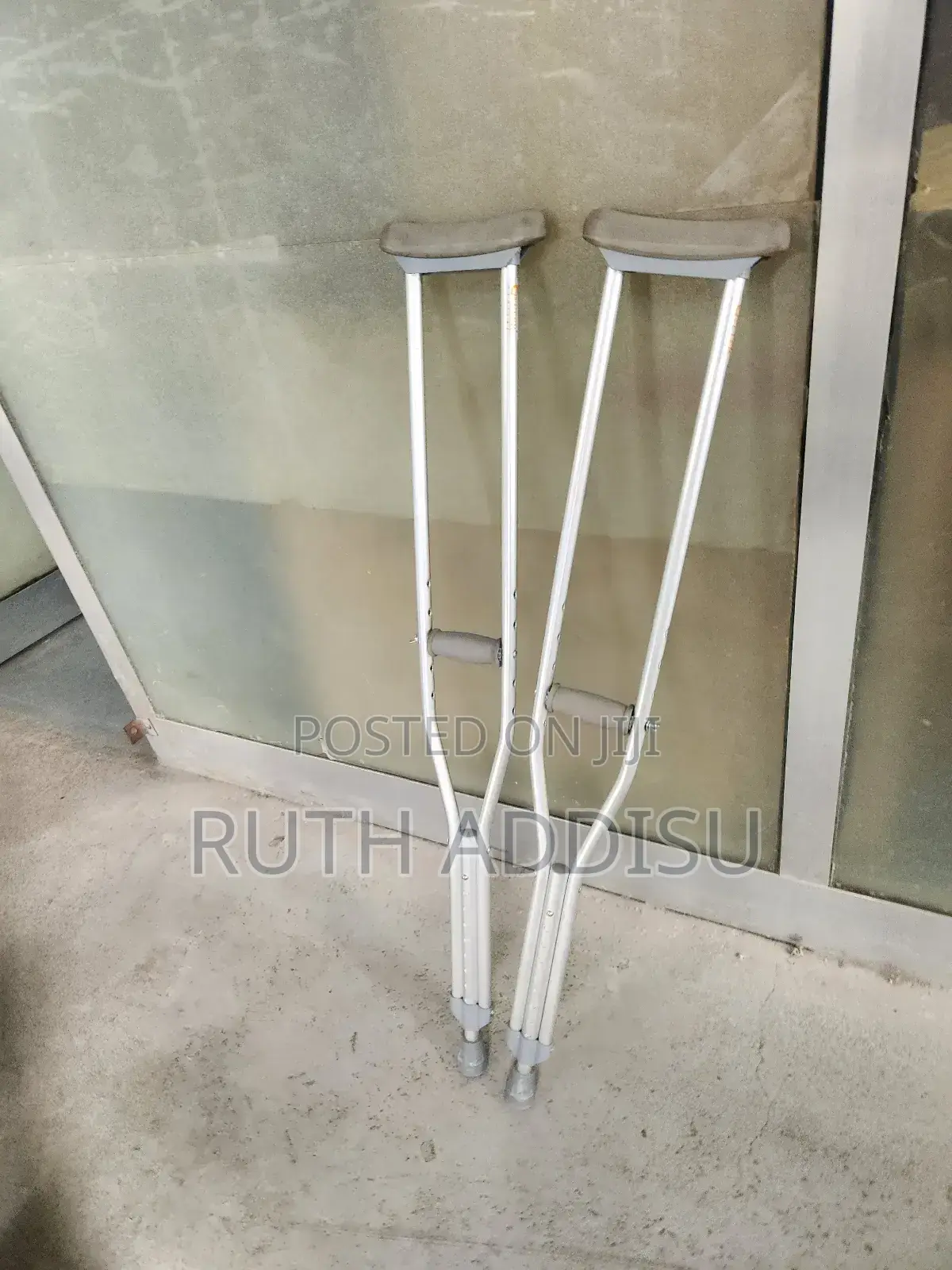 Brand New Stainless Axillary Crutches膽小crutches死了crutches