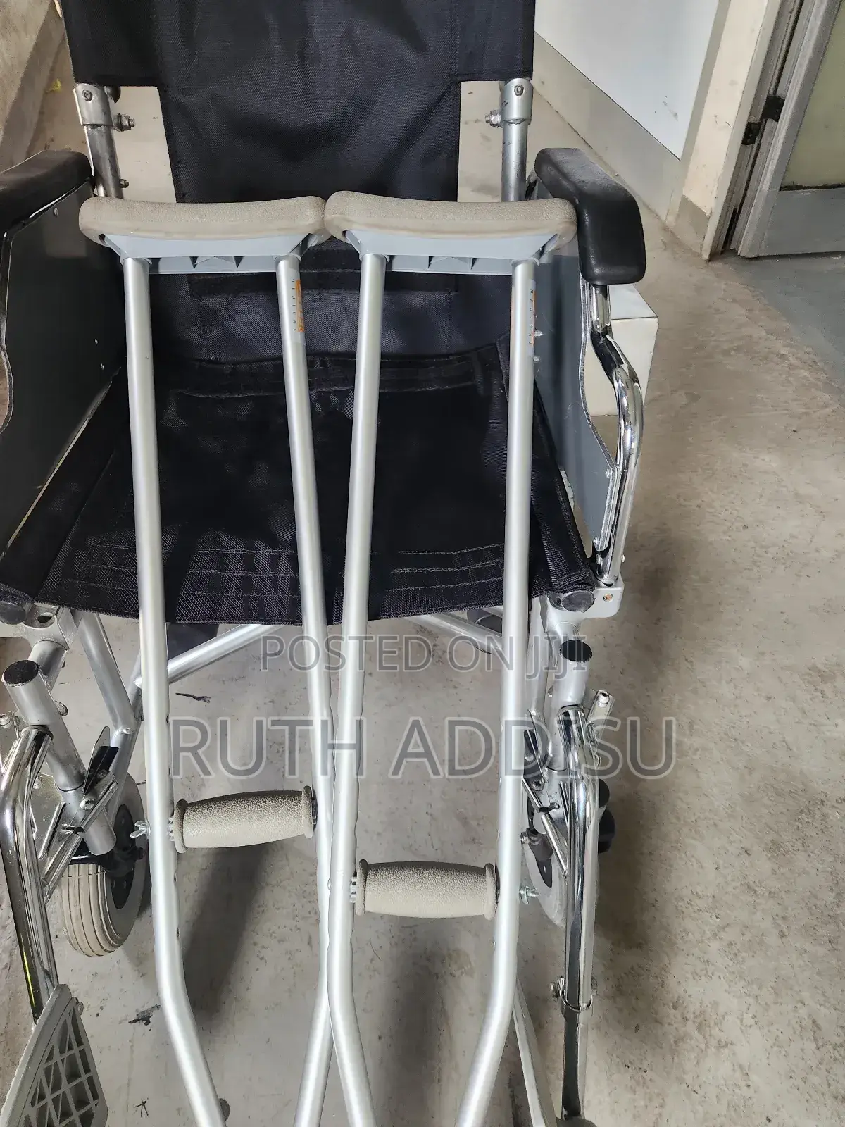 Brand New Axillary Crutches管制top Quality Walker型材walker New