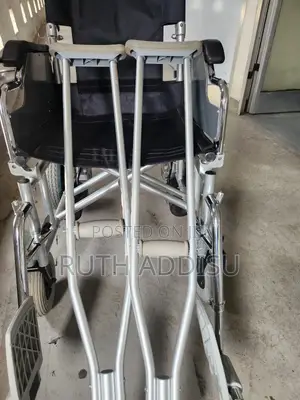 Photo - Axillary Bilateral Crutches向前axillary Medical Crutches New