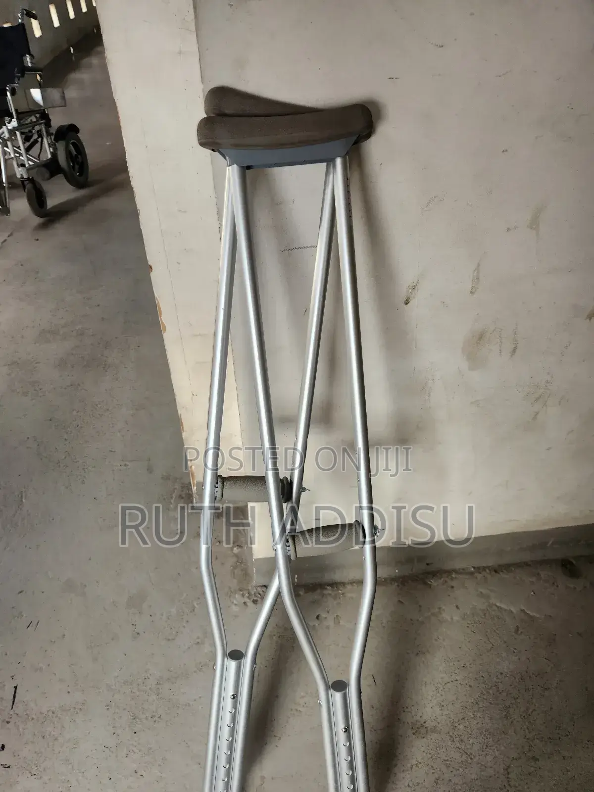 Calm Lateral Support Axillary Crutches重新crutches Axillary