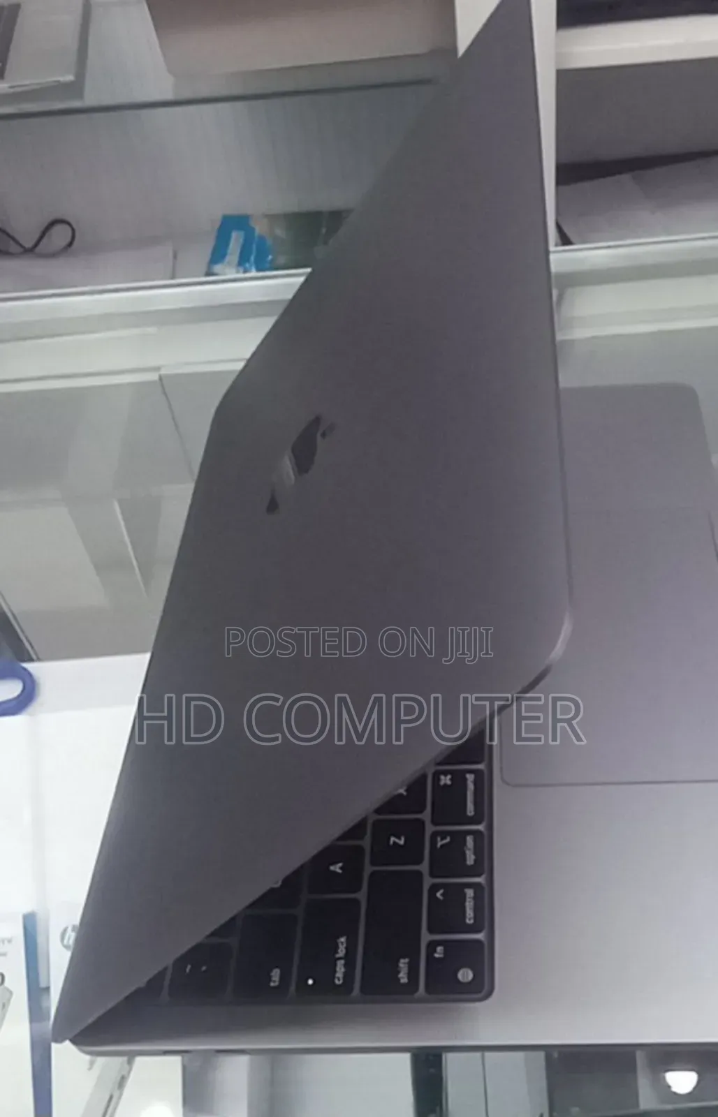 New Laptop Apple MacBook Pro 2020 M1 8GB Apple M1 Pro SSD 256GB