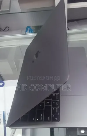 New Laptop Apple MacBook Pro 2020 M1 8GB Apple M1 Pro SSD 256GB