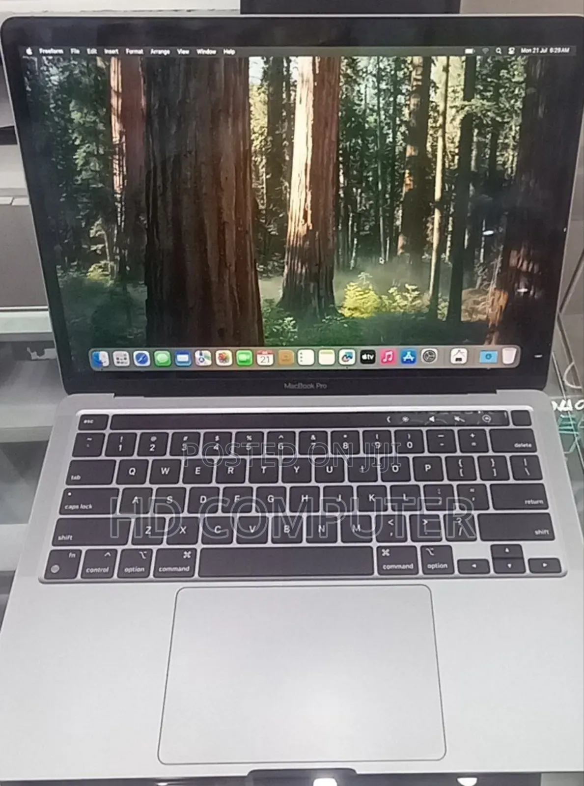 New Laptop Apple MacBook Pro 2020 M1 8GB Apple M1 Pro SSD 256GB