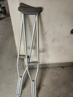 Photo - Axillary Bilateral Crutches偏低crutches New朱槿crutches Medical