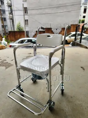 Photo - Toilet Wheelchair崗位brand New Medical Commode Wheelchair
