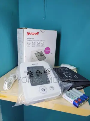 Photo - Blood Pressure Monitor旅实bpm鈣三blood Pressure Cuff Larg/Medium