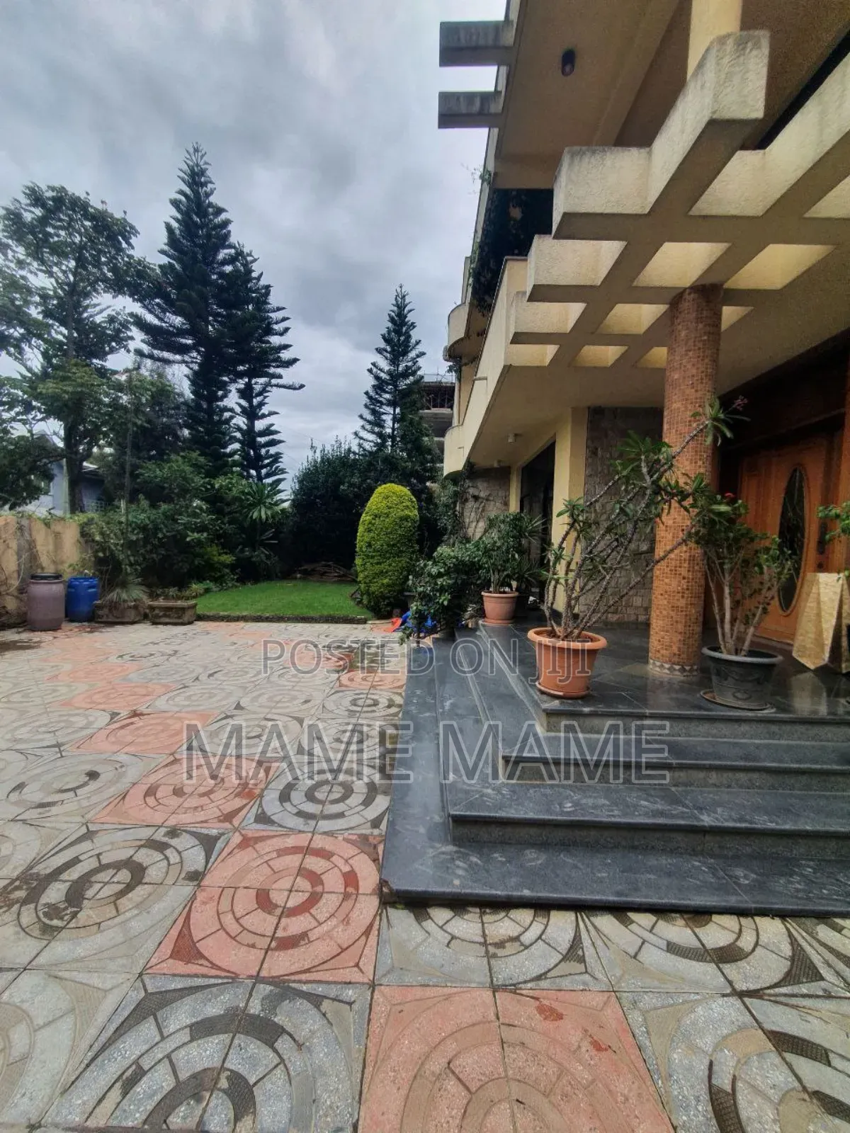 7bdrm House in Addis Abeba, Bole for sale