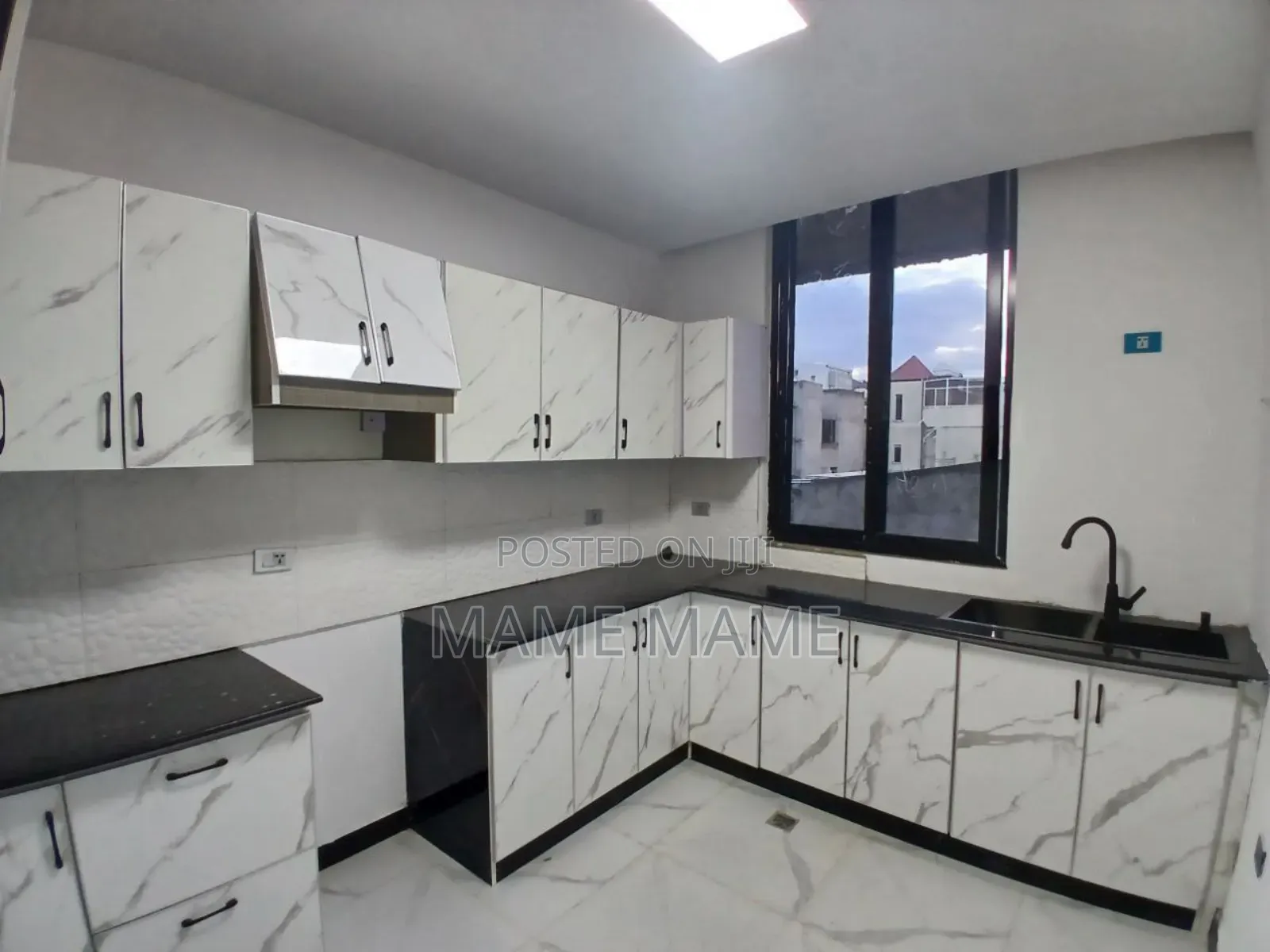 5bdrm Apartment in Addis Abeba, Bole for sale