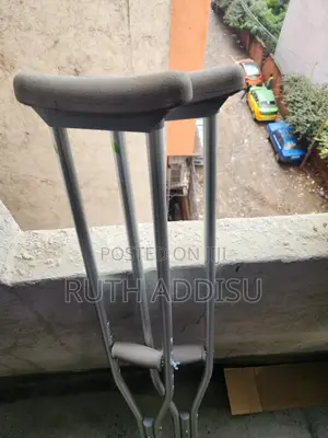 Photo - Axillary Bilateral Crutches俄文crutches獄警crutches勻廿crutches