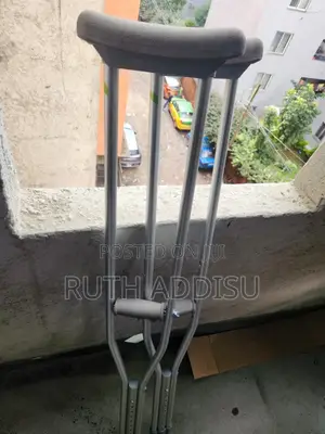 Photo - Axillary Bilateral Crutches肺癌axillary Bilateral Crutches