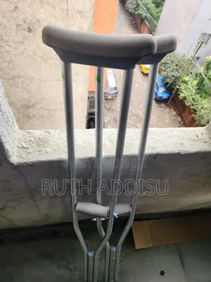 Photo - Axillary Bilateral Crutches威嚇crutches映射axillary Crutches