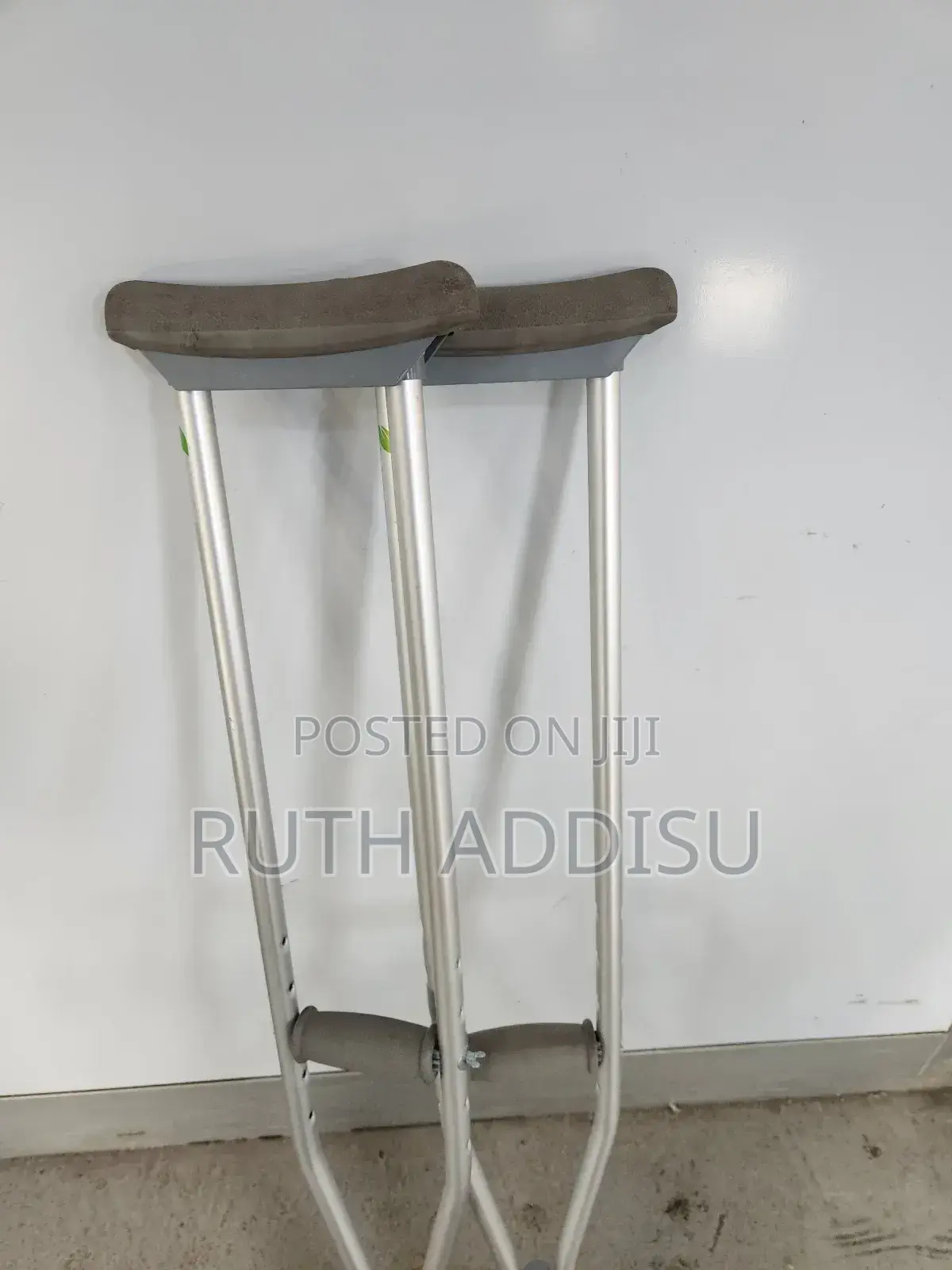 Axillary Crutches懲治brand New Axillary Bilateral Crutches