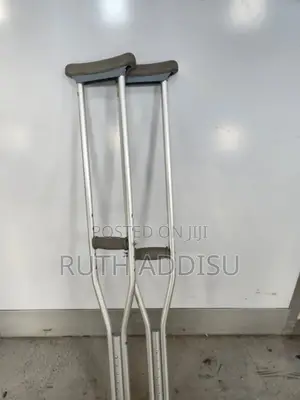 Photo - Axillary Bilateral Crutches段子axillary Crutches管理crutches