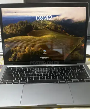 Laptop Apple MacBook Pro 2022 M2 8GB Apple M2 SSD 256GB