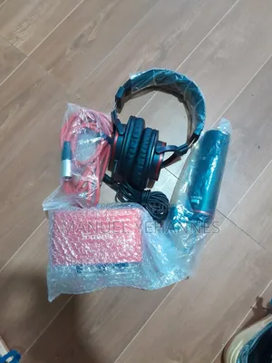 Photo - Focusrite Scarlett Solo 3rd Gen Full Bundle