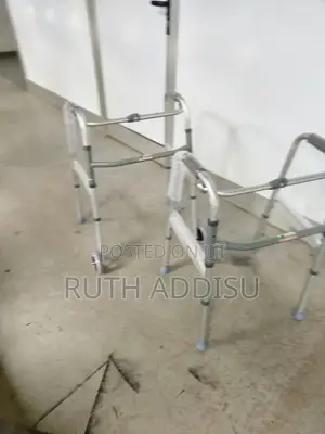 Almunium Walker管制walking Aid它以foldable Walker齁不quality Walkr