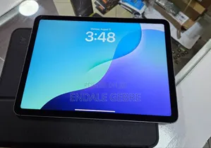 Photo - New Apple iPad 5 (2022) 64 GB Gray