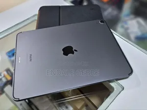 New Apple iPad 5 (2022) 64 GB Gray