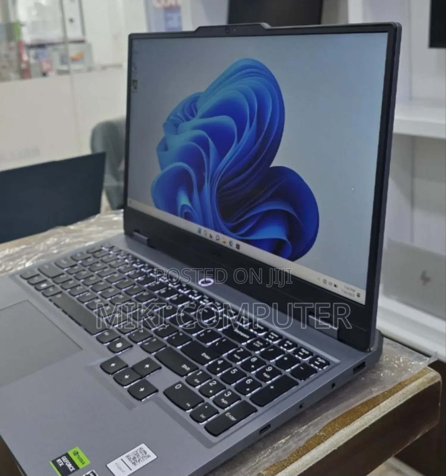 New Laptop Lenovo LOQ 15ARP9 24GB AMD Ryzen 5 SSD 512GB