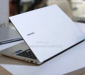 New Laptop Samsung 8GB Intel Core I5 SSD 256GB