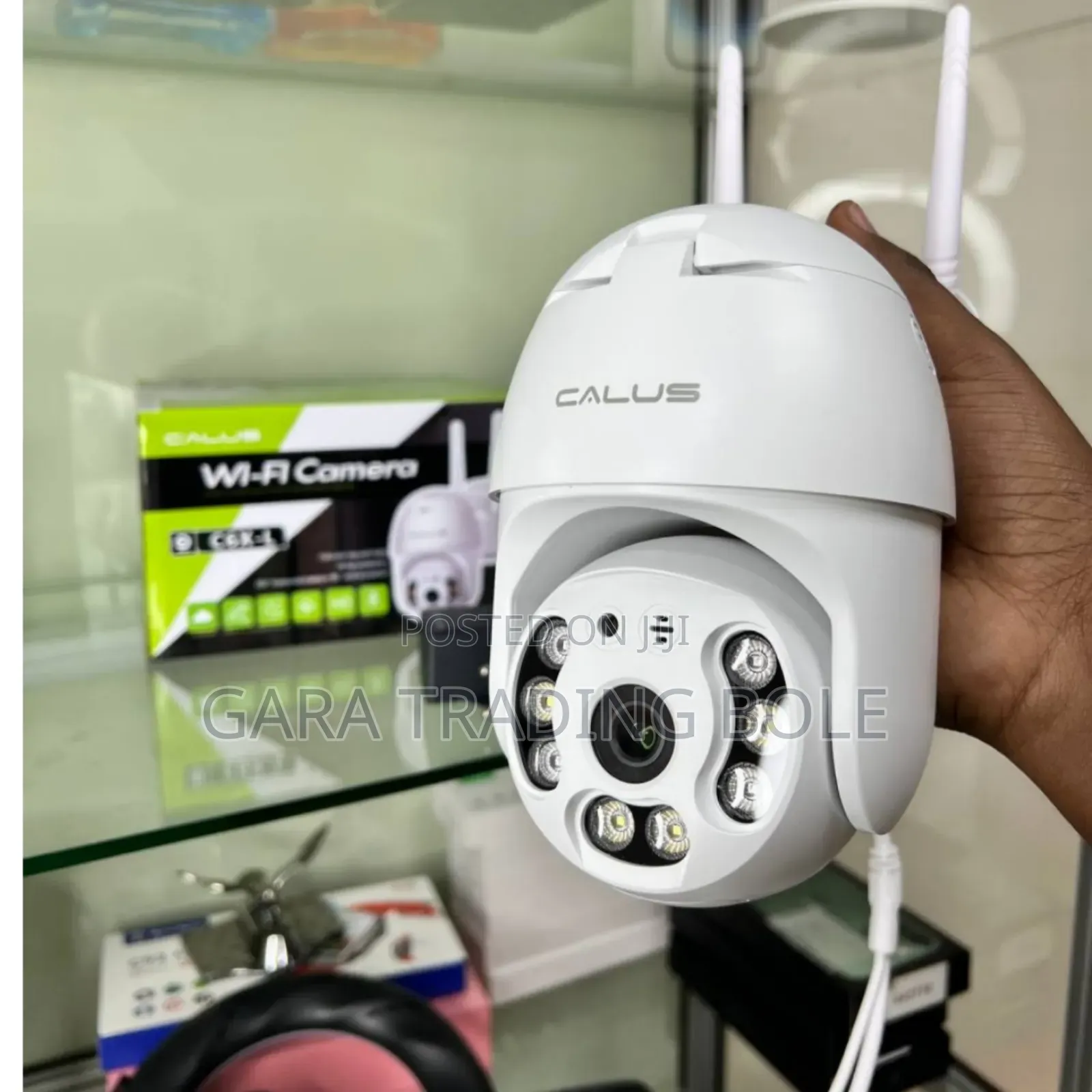 Security Camera የራሡ የብርሀን እና የድምፅ አላርም አለው