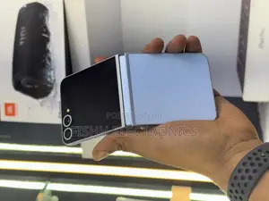 Photo - Samsung Galaxy Z Flip6 256 GB Blue