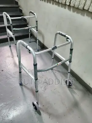 Photo - Foldable Walker重大brand New Walker腓不almunium Walker懲罰walker