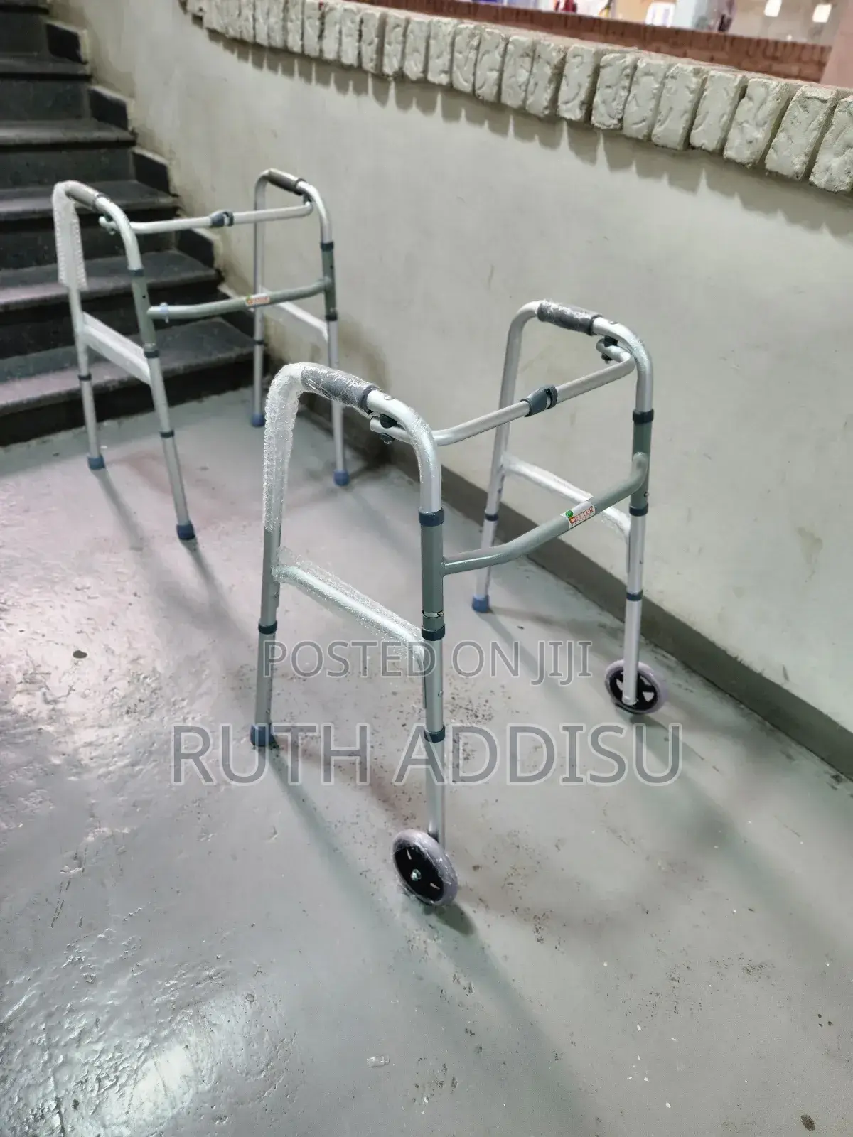 Foldable With Wheel Walker朱紅walking Aid重新brand New Walker