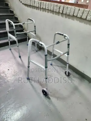 Foldable With Wheel Walker朱紅walking Aid重新brand New Walker