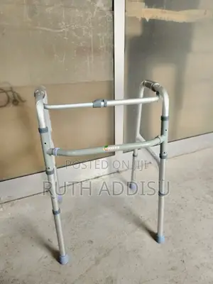 Photo - Walker塊頭foldable Walker段的almunium Medical Walker管轄walker