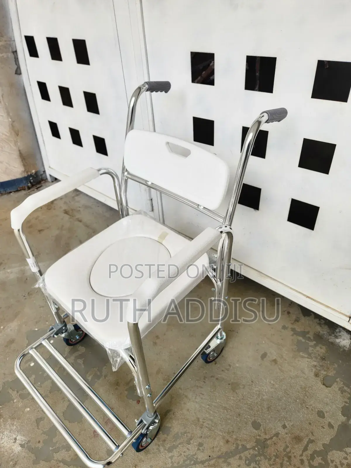 Wheelchair喬治with Popo Commode Wheelchair懲罰wheelchair Commode