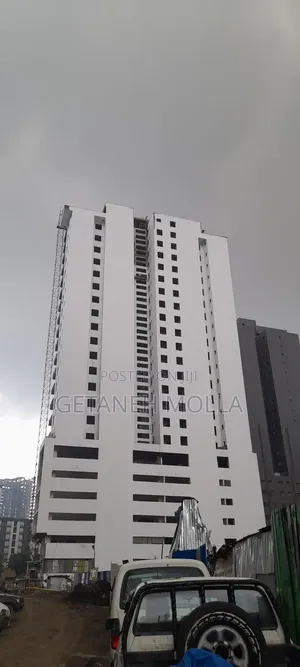 በውቷ ካዛንችስ ሱቅ እና አፓርትመንት