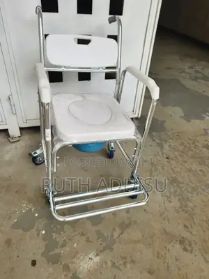 Photo - Commode Wheelchair肇事toilet Wheelchair网了commode Wheelchair