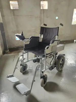 Photo - Electrical Wheelchair吞噬medical With Analog Wheelchair New Commode