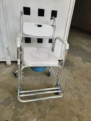 Photo - Commode Wheelchair懲罰commode Chair吞食commode Wheelchair Commode New
