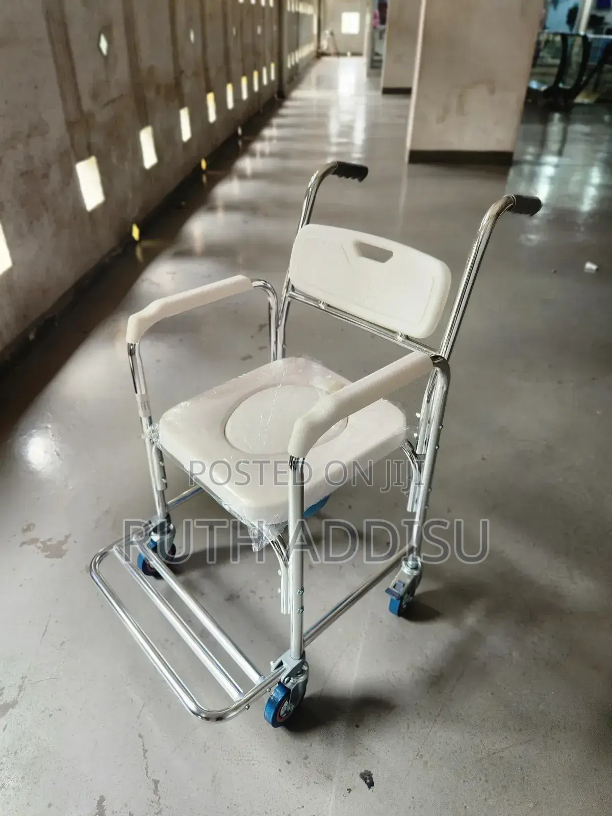 Wheelchair Commode雞湯toilet Wheelchair吞併commode Wheelchair长了commode New