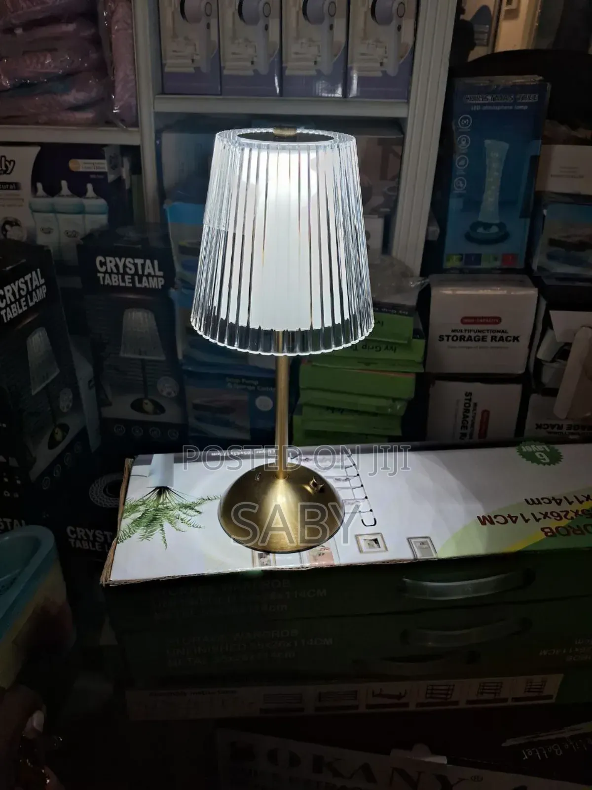 3 አይነት የብርሀን ቀለም አማራጭ ያለው Crystal Table Lamp