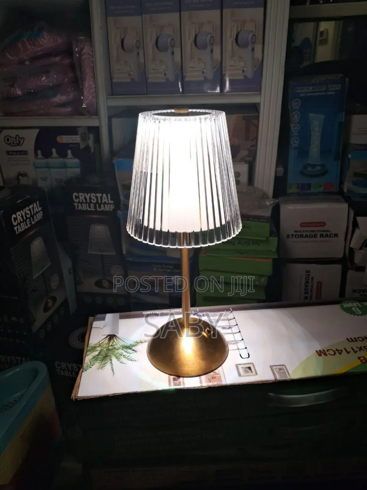 3 አይነት የብርሀን ቀለም አማራጭ ያለው Crystal Table Lamp