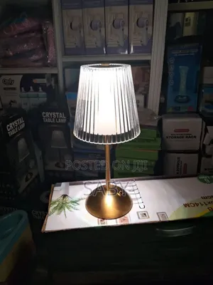 3 አይነት የብርሀን ቀለም አማራጭ ያለው Crystal Table Lamp