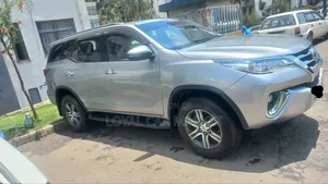 Photo - Toyota Fortuner 2020 Silver